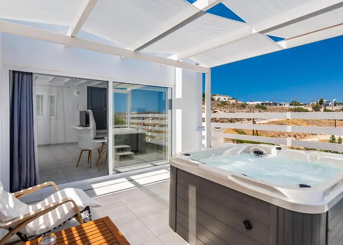 מלון Alexandros Village אדאמאס