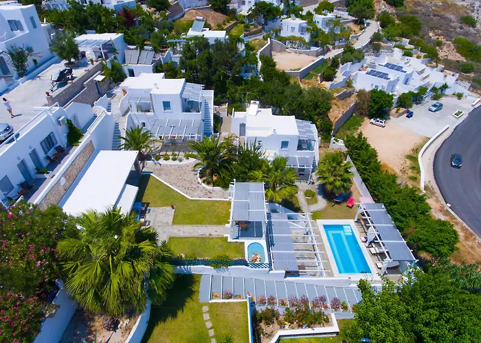 מלון Alexandros Village אדאמאס