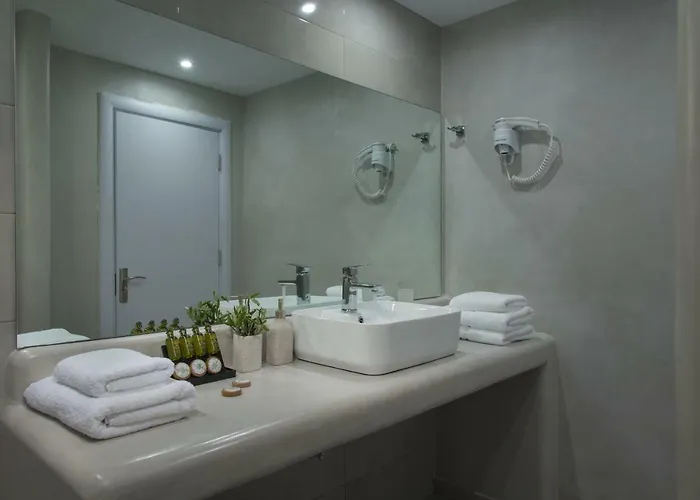 Alexandros Village מלון 3*