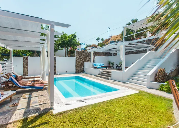 Alexandros Village מלון