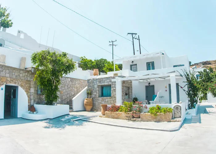 מלון Alexandros Village אדאמאס