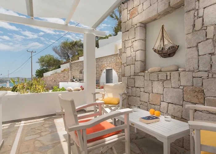 Alexandros Village 3* Adamantas (Milos)